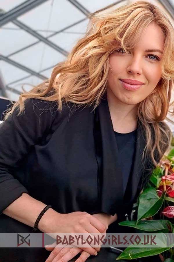 Damika, 34C, ideal blonde 30 yrs