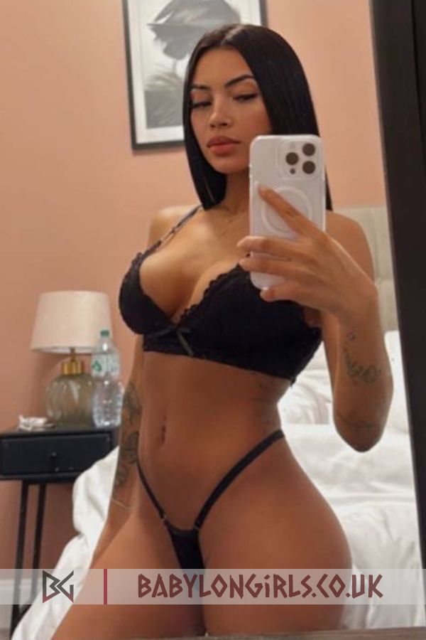 Taron  pleasing black hair, 34B