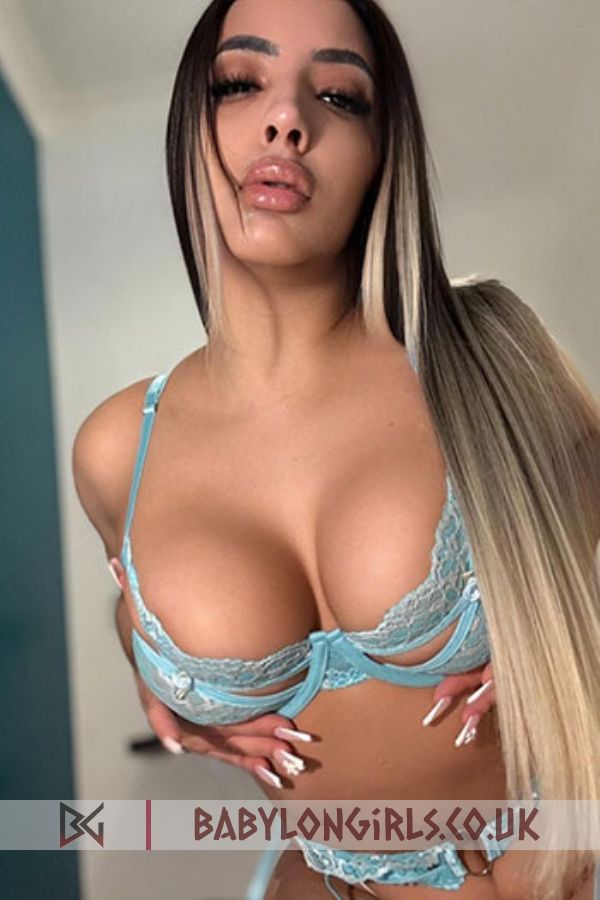 Vaiga  fine brunette, 34C