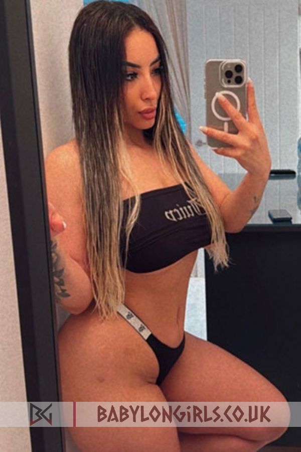Young Vaiga brunette 5ft 2, 34C