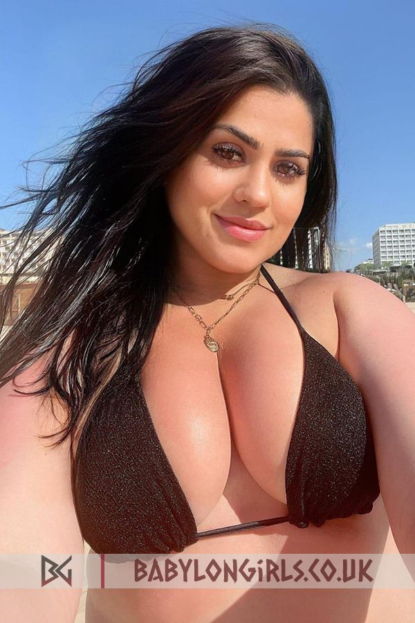 29 yrs Mamastina brilliant brunette, 36C