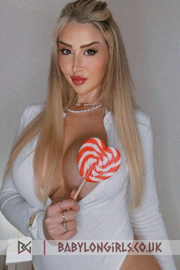 Patrina escort blonde, 32D