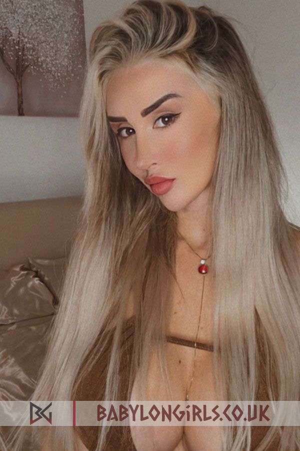 5ft 8, 32D, lovely blonde Patrina