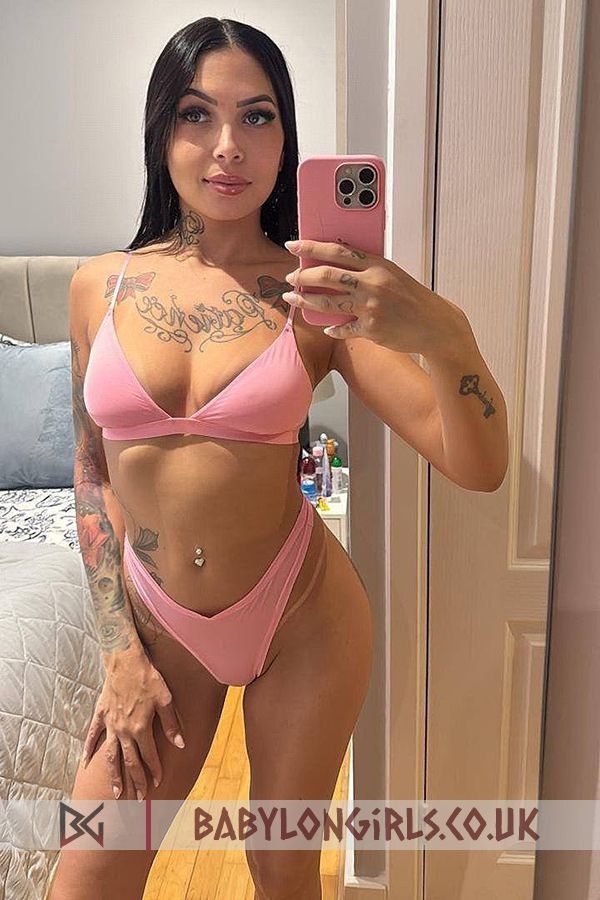 5ft 5, 32B, lovely brunette Senza