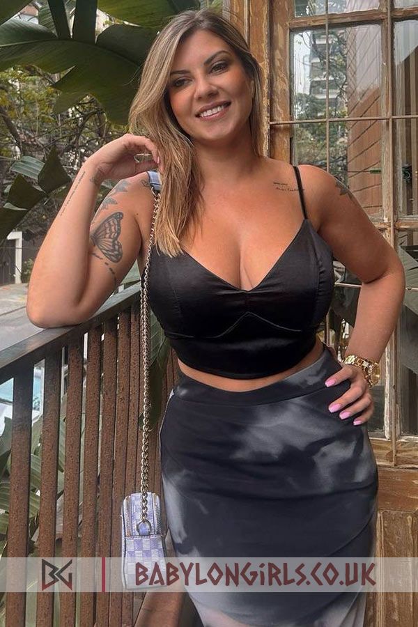 5ft 7, 34C, smart blonde Limra