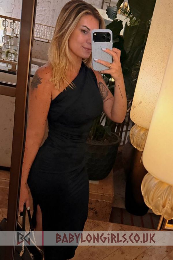 Marvellous Limra blonde 5ft 7, 34DD