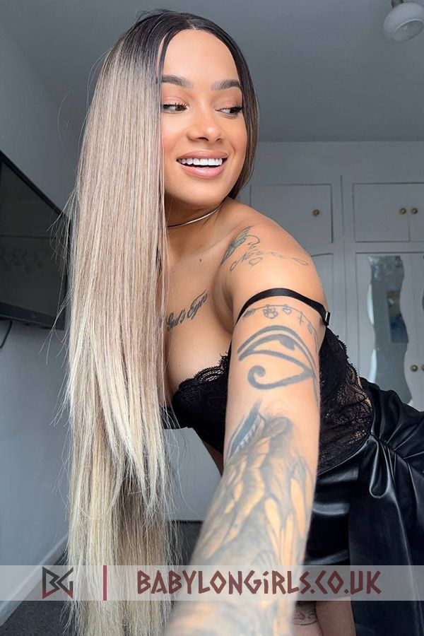 Flirtatious Barcela blonde 5ft 5, 36C