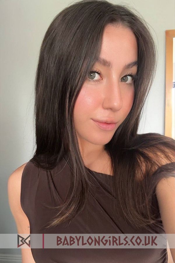 Excellent brunette Dizora 