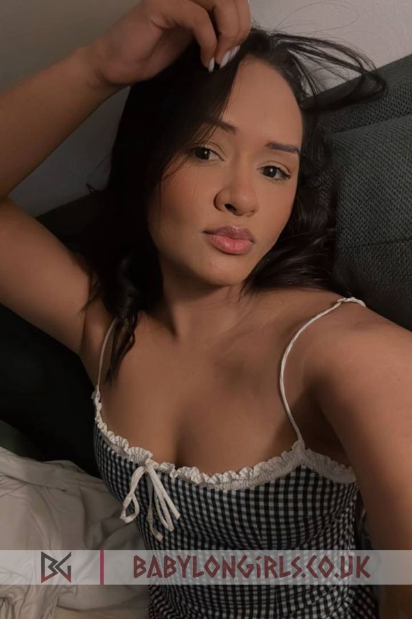 5ft 4, 34C, wonderful brunette Vangy