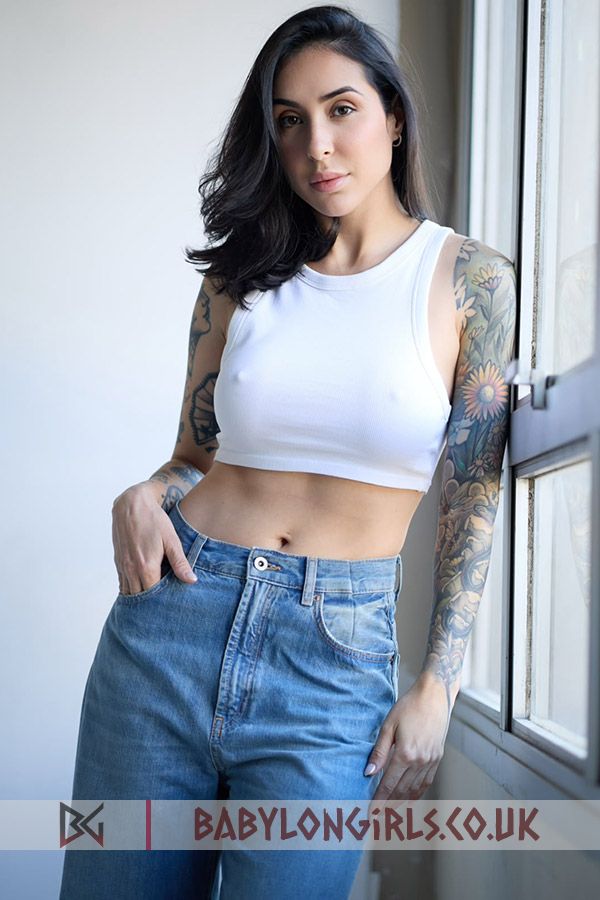 5ft 3, 34C, fabulous brunette Tilly