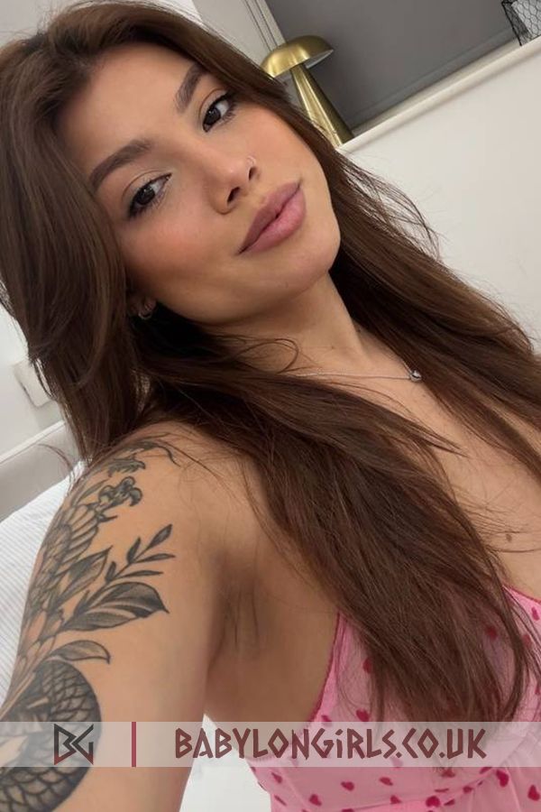 5ft 5, 34C, advanced brunette Velosa