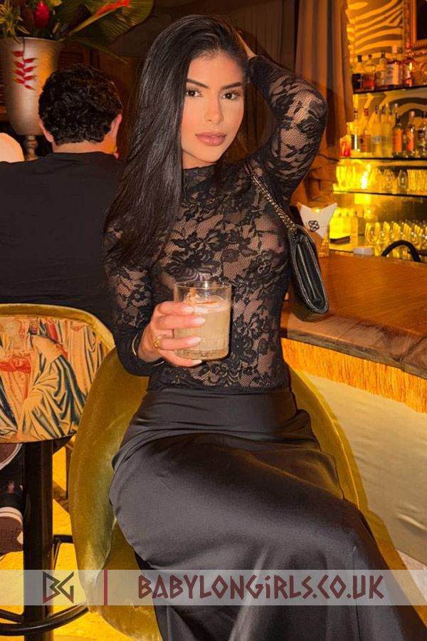 22 yrs Gummi  gorgeous brunette, 34A