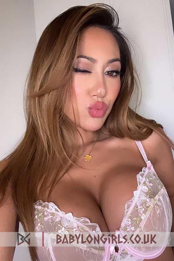 Feminine brunette Tahlia  
