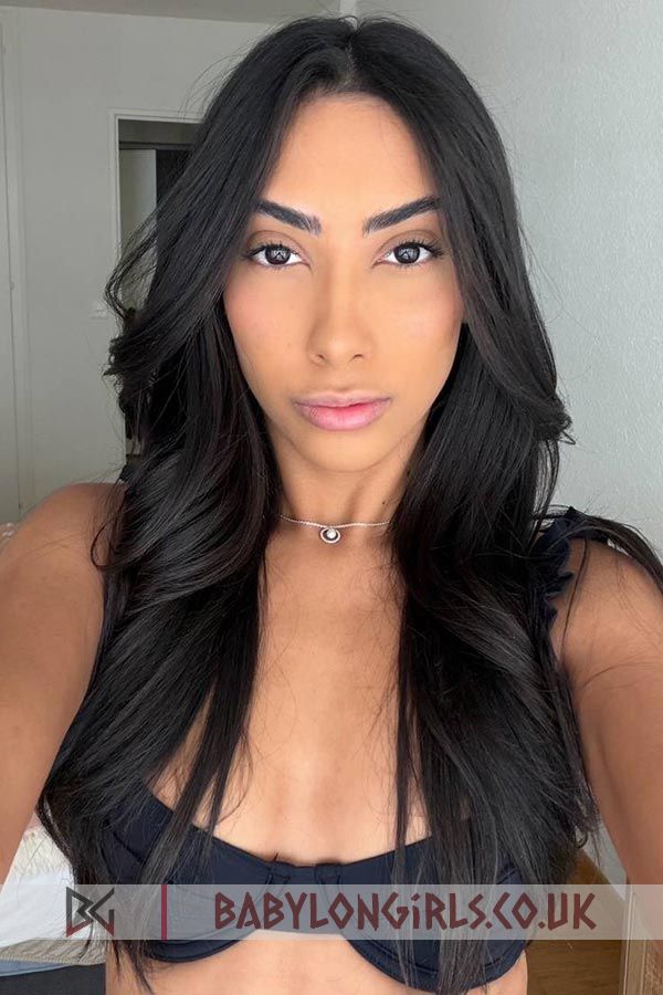 5ft 5, 32B, appealing brunette Likoris