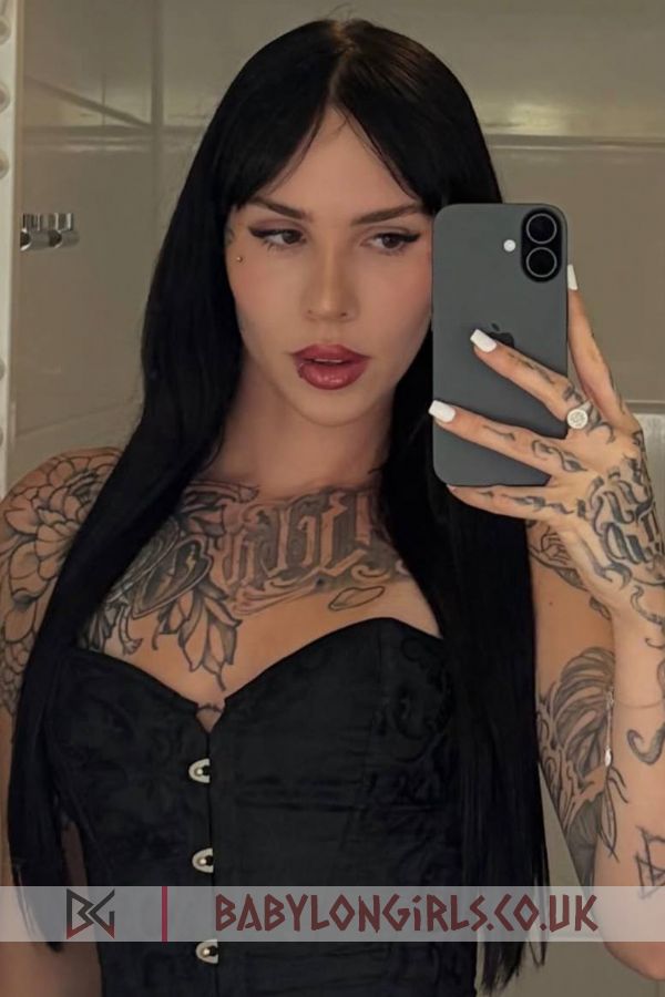 Olysee splendid brunette, 32B