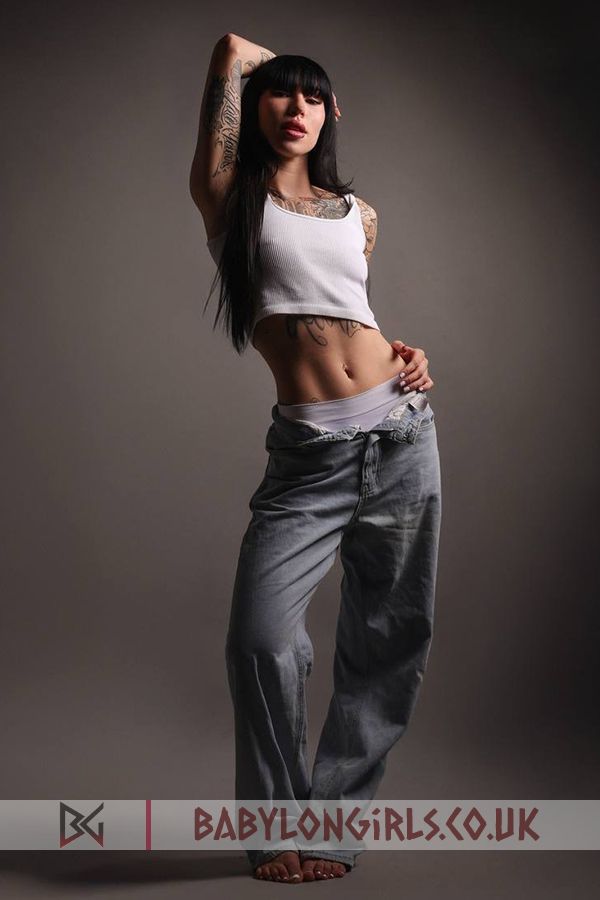 19 yrs Olysee happy girl brunette, 32B