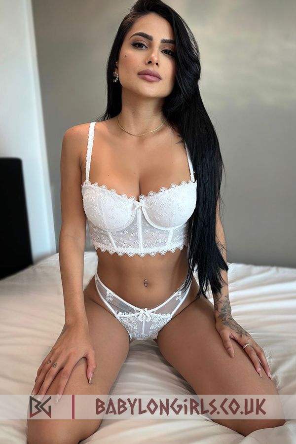 Sensitive Rudi  brunette 5ft 5, 34C