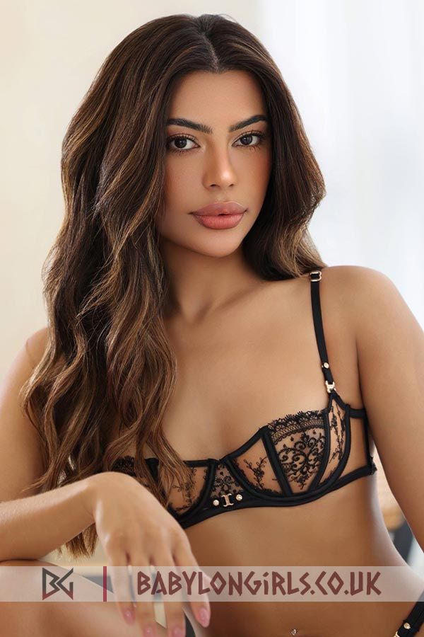25 yrs Mannu positive brunette, 32B