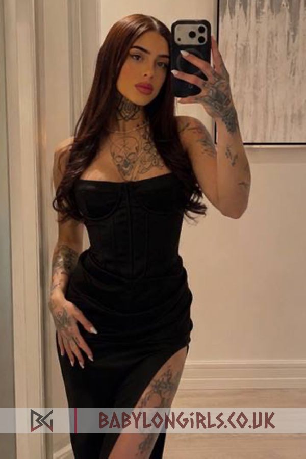 Melda irresistible brunette, 34C
