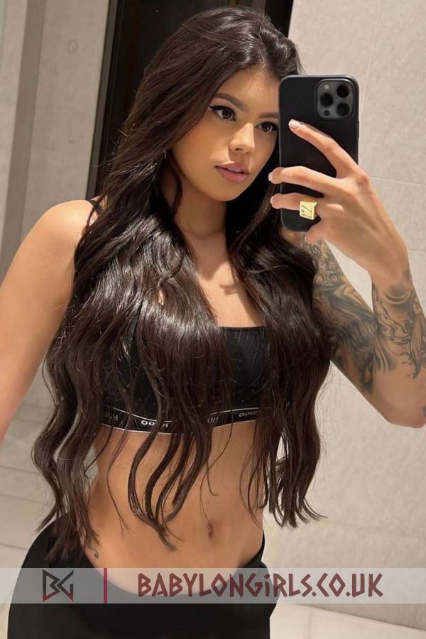 Agava sensual brunette, 34D