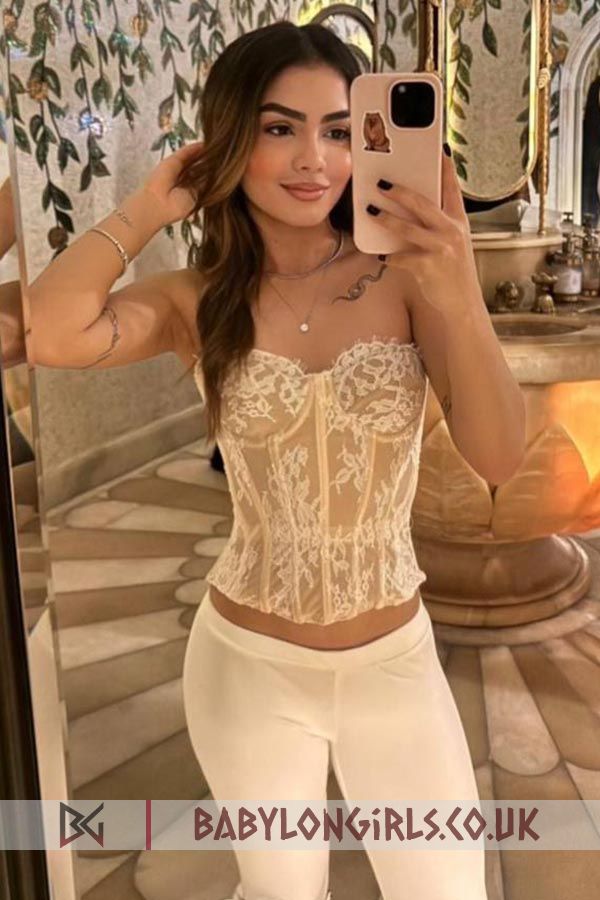 Ambiona, 34B, seductive brunette 19 yrs