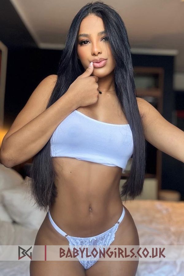 24 yrs Copacabana polished brunette, 32B