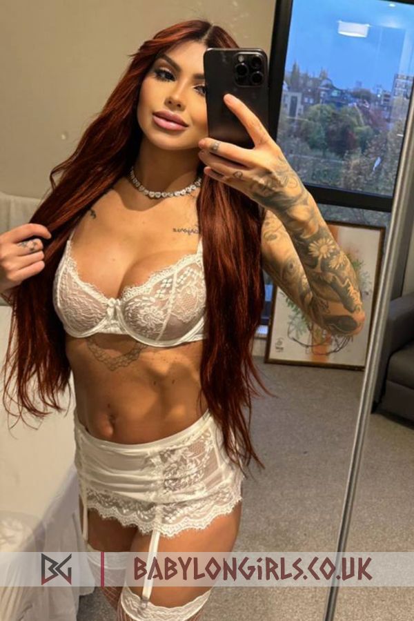 5ft 8, 34B, entertaining brunette Lamour