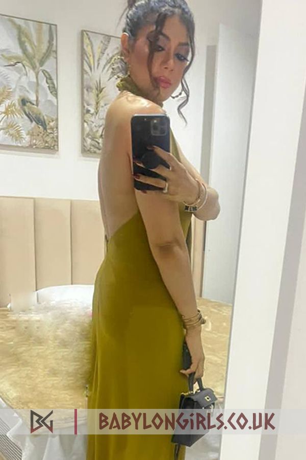 5ft 5, 34C, respectful brunette Deepika