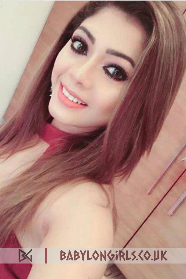 Astonishing Deepika brunette 5ft 5, 34C
