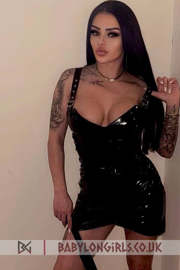 Loving Mistress Sable brunette 5ft 3, 34C