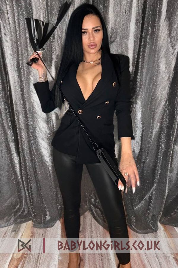 Mistress Sable respectful brunette, 34C