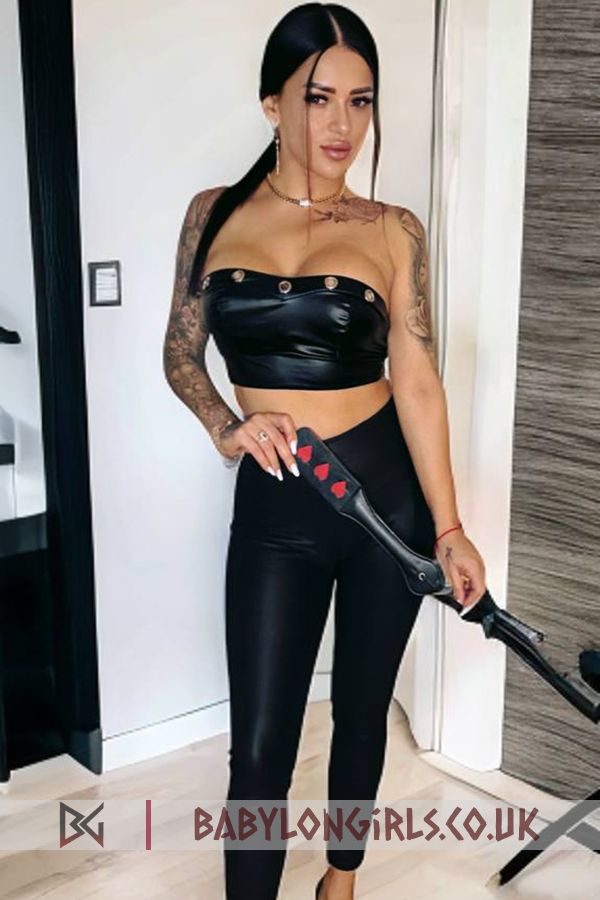 5ft 3, 34C, electrifying brunette Mistress Sable