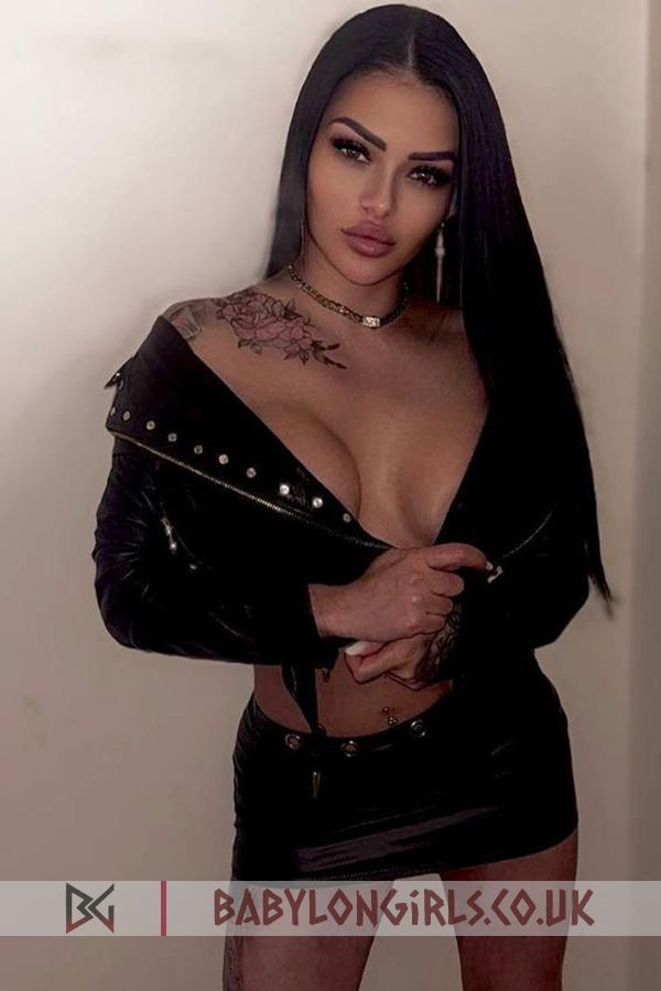 26 yrs Mistress Sable social brunette, 34C