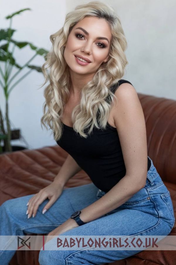 Aesthetic Rada blonde 5ft 5, 34B