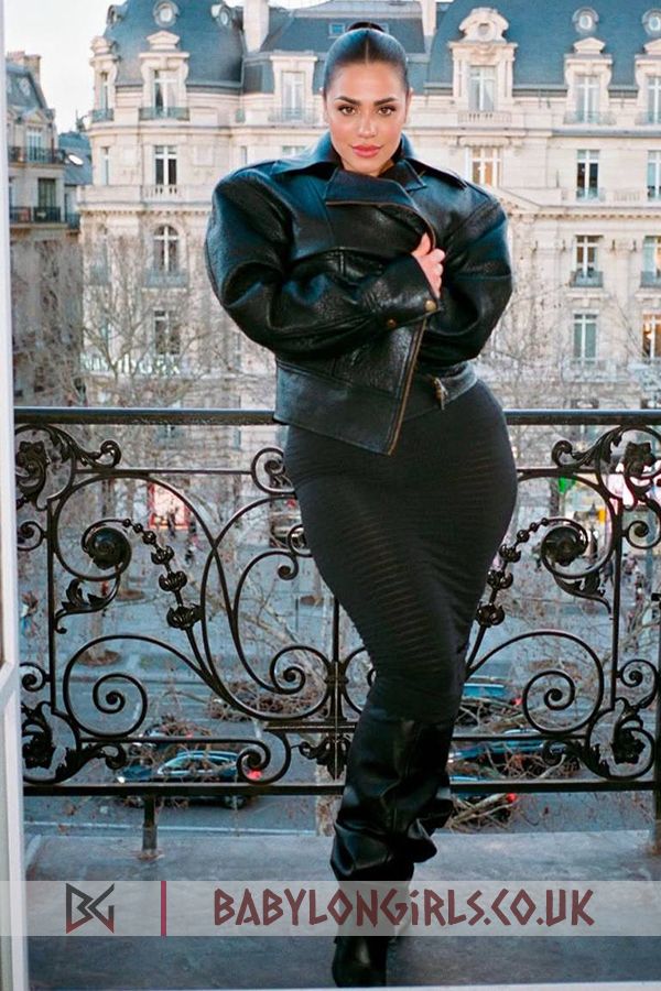 5ft 7, 38C, captivating brunette Brenda