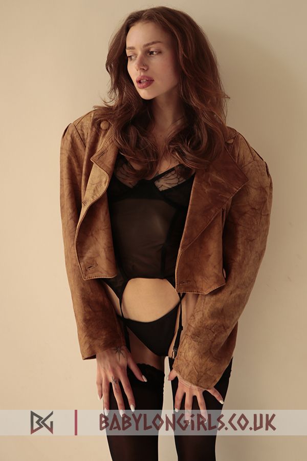 Tavria babe brunette, 32A