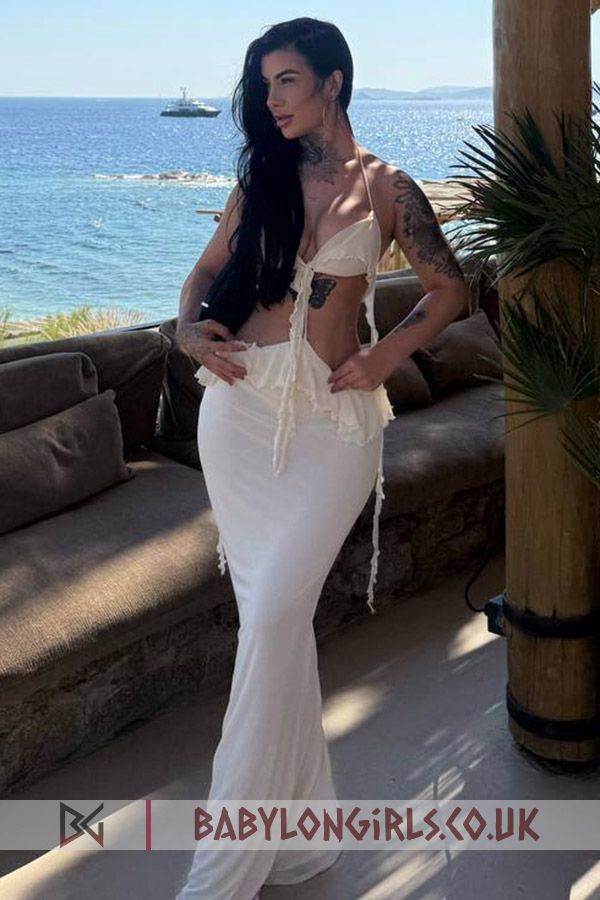 Lavaterra, 34C, pleasing brunette 21 yrs
