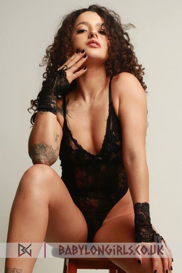 Chapa fair brunette, 32B