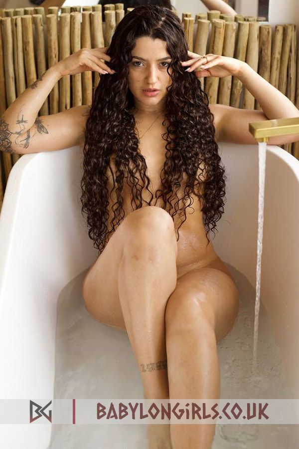 Horny brunette Chapa 