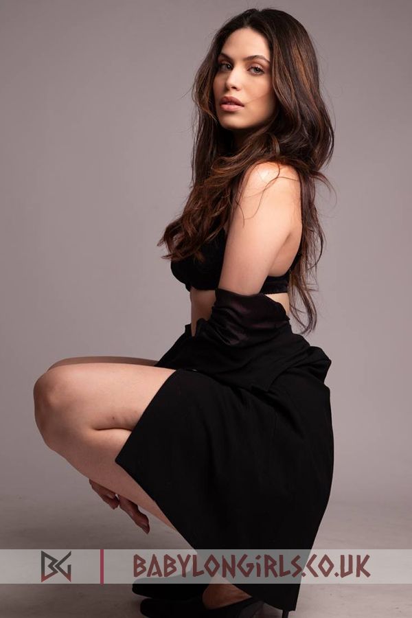 5ft 7, 34B, attractive brunette Dysis