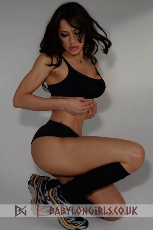 5ft 4, 34C, tempting brunette Jeremy