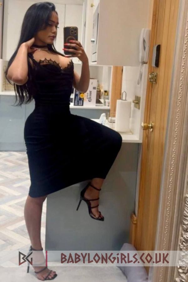 Jasmine  
educated brunette, 34C
