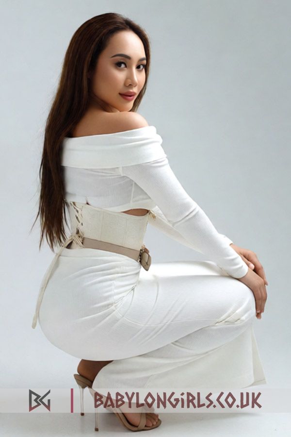 Engaging brunette Alfiah 