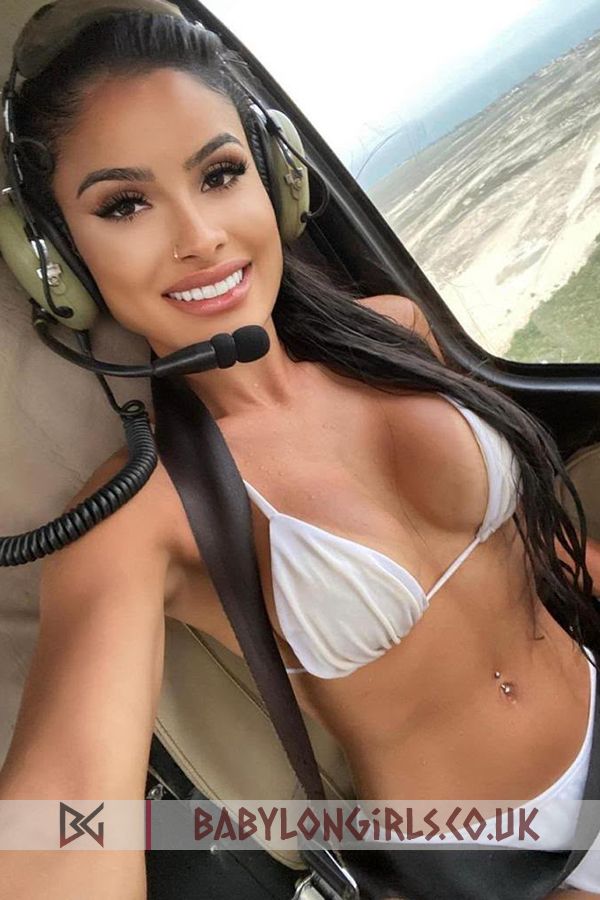 Eniola upscale brunette, 34C