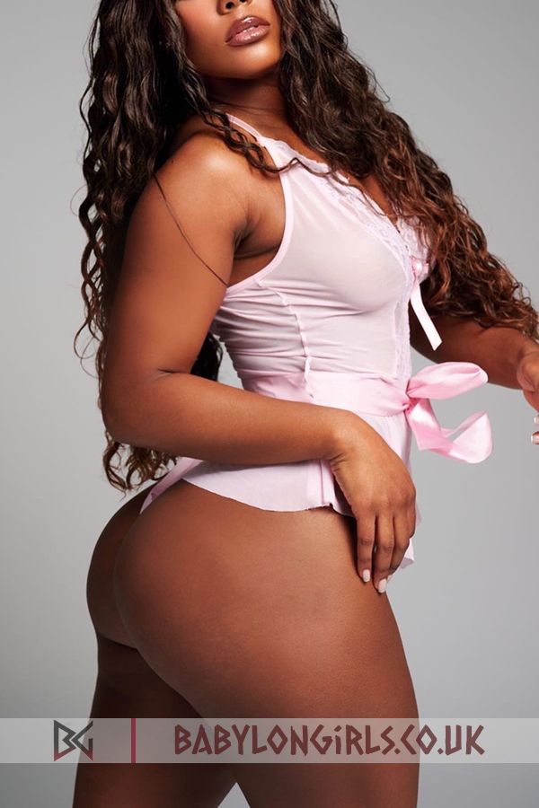 Friendly Shawty brunette 5ft 5, 34C