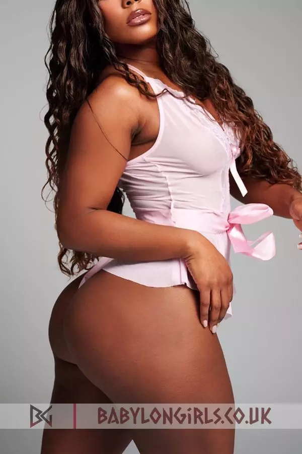 Friendly Shawty brunette 5ft 5, 34C