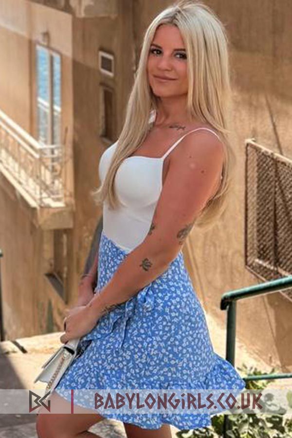 Lia, 32B, impeccable blonde 20 yrs