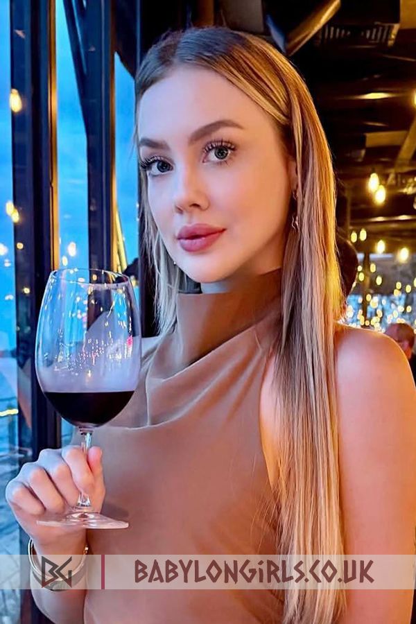 5ft 5, 34C, sensitive blonde Breviora
