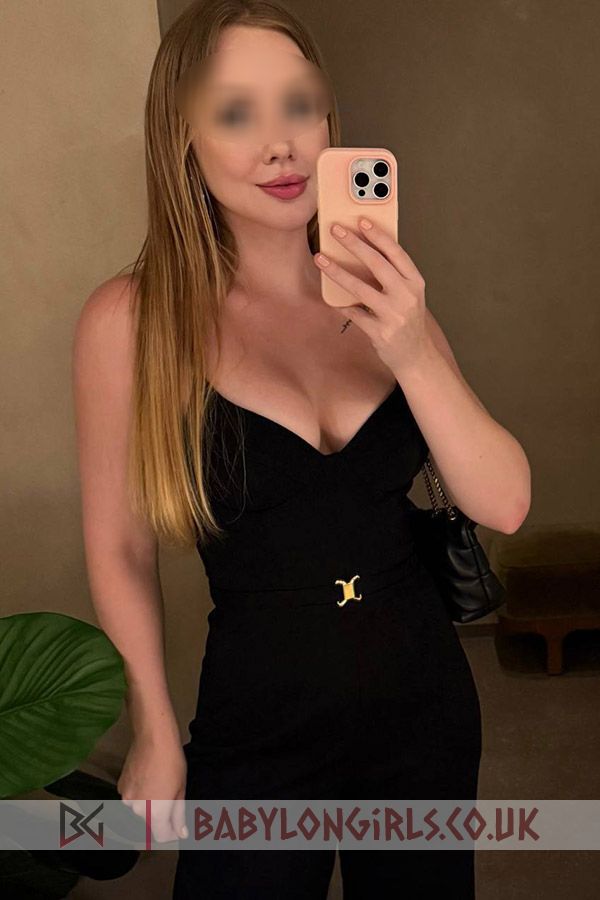 Ideal Breviora blonde 5ft 5, 34C