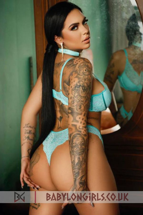Foxy Esalla brunette 5ft 6, 36D